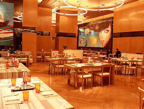 restaurants near solaire theater